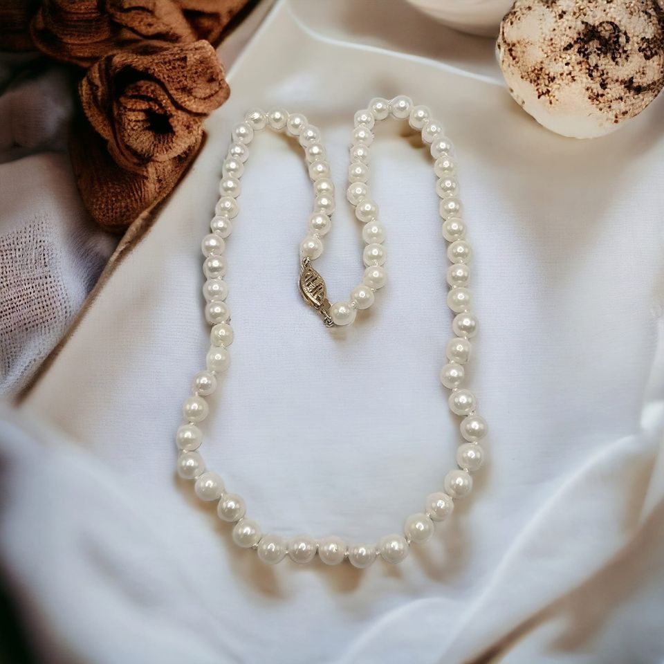 Pearl necklace with 14k gold filigree clasp