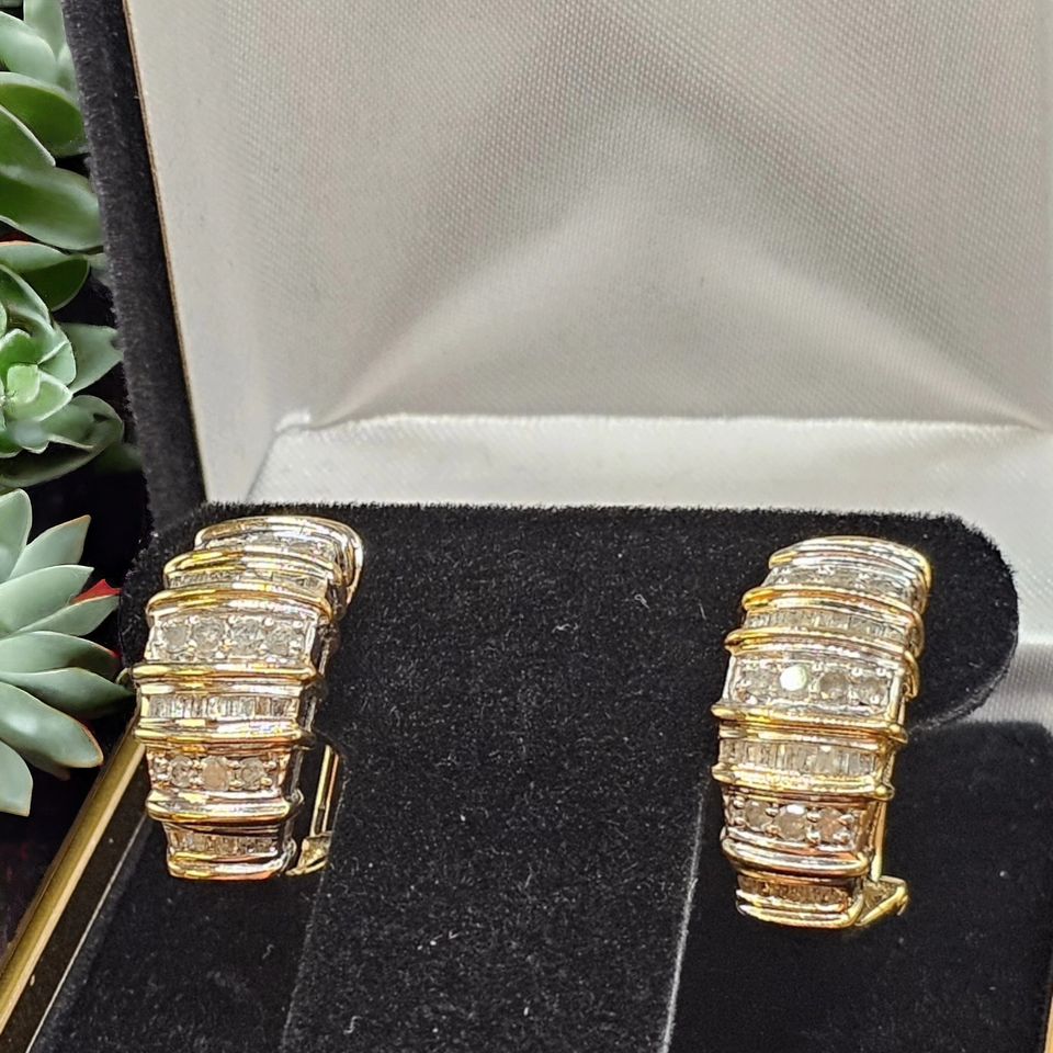 10k Yellow gold  earrings with baguette diamonds