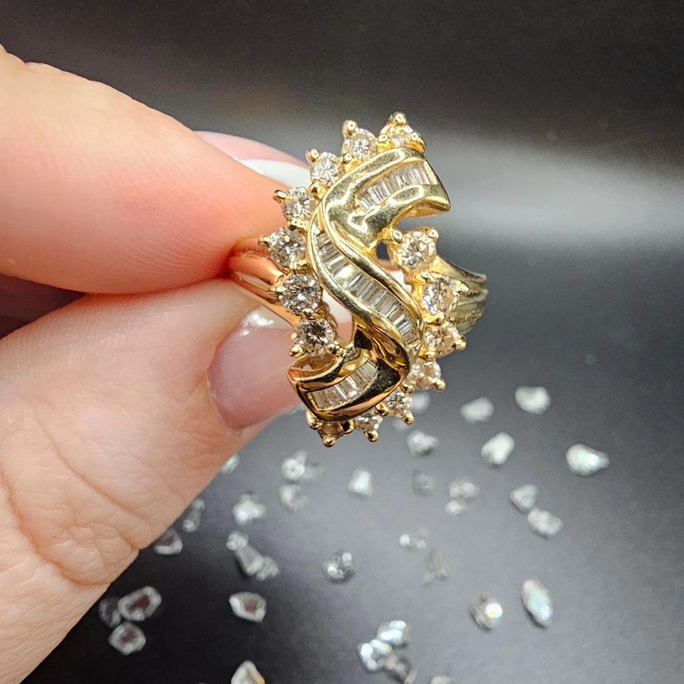 14k Yellow gold dress ring with 14 round brilliant diamonds