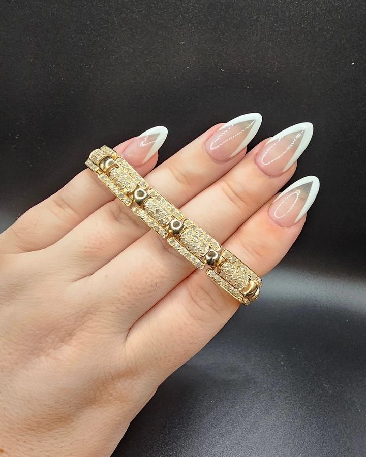 14k yellow gold bracelet featuring 300 diamonds