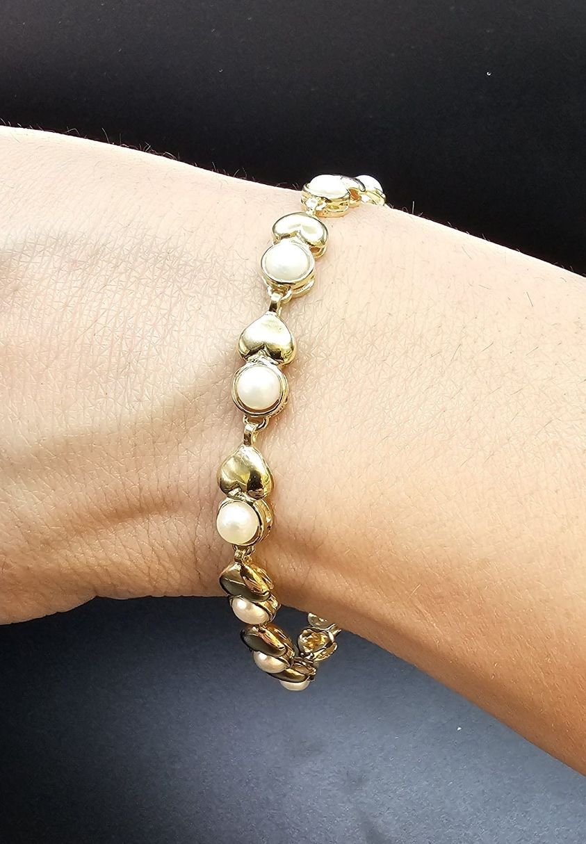 10k gold heart bracelet adorned with cultured pearls