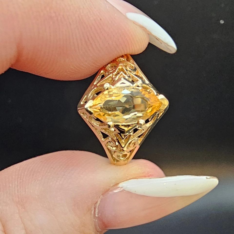 10k yellow gold ring with 1.00 carat citrine stone