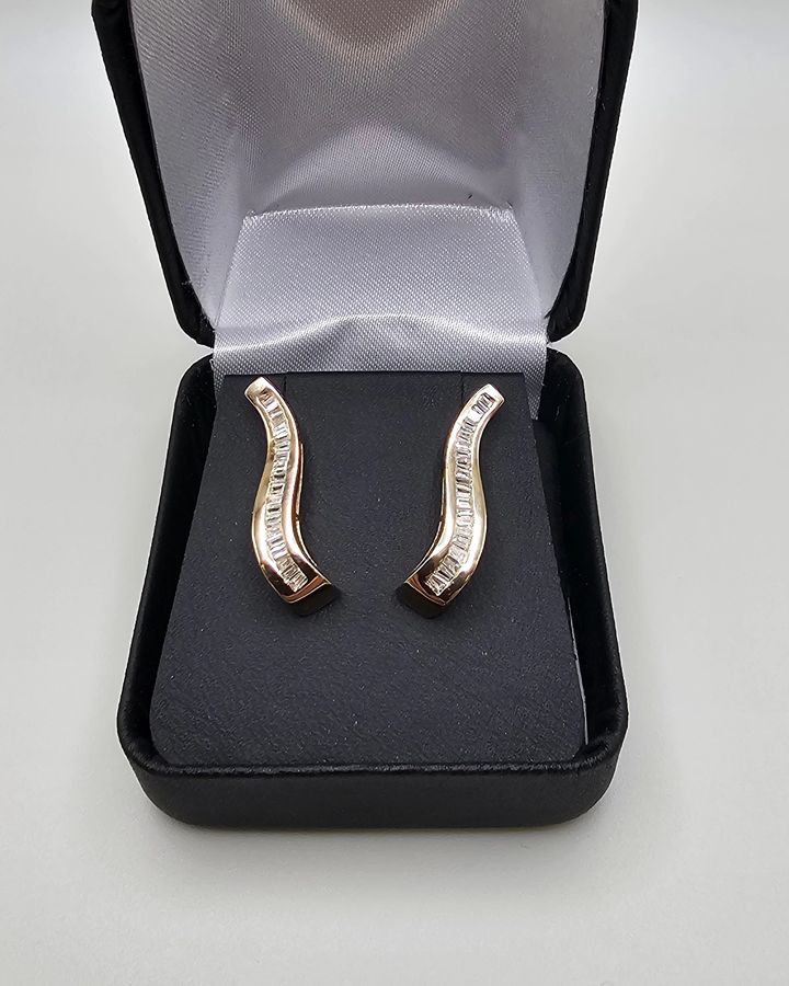 14k gold earrings with 40 baguette diamonds
