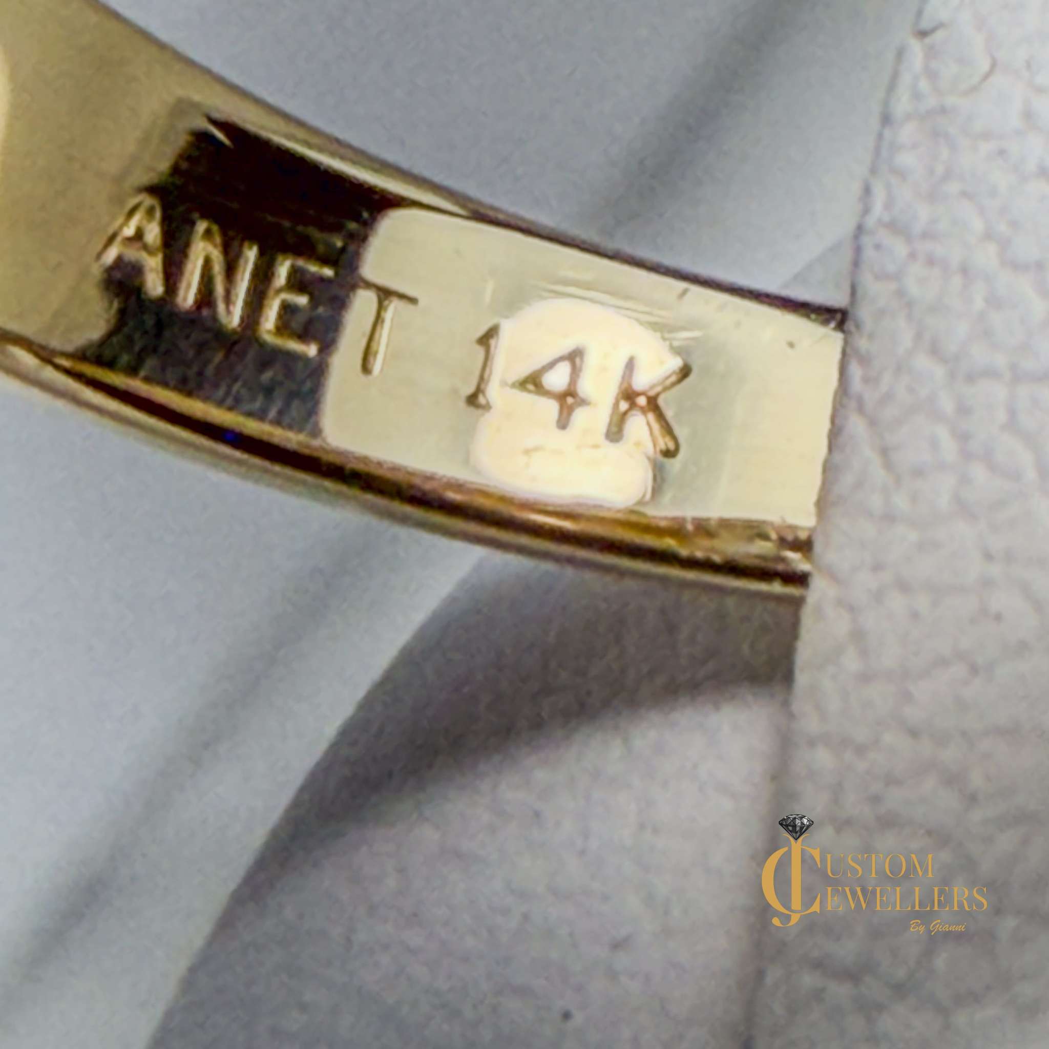 Hand Assembled Custom VVS2 Diamond Ring