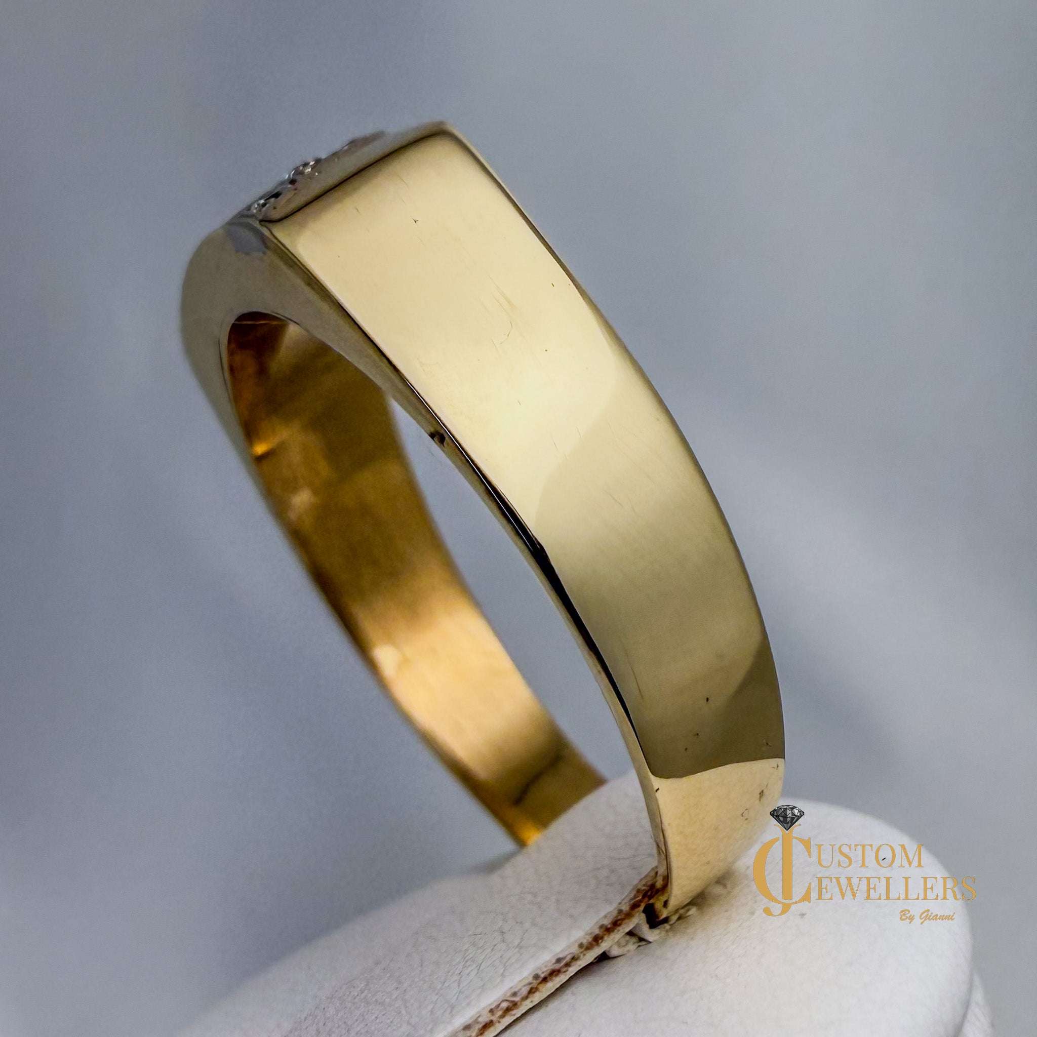 Yellow Gold 14k Men's Ring featuring a Triple Diamond White Gold Ribbon