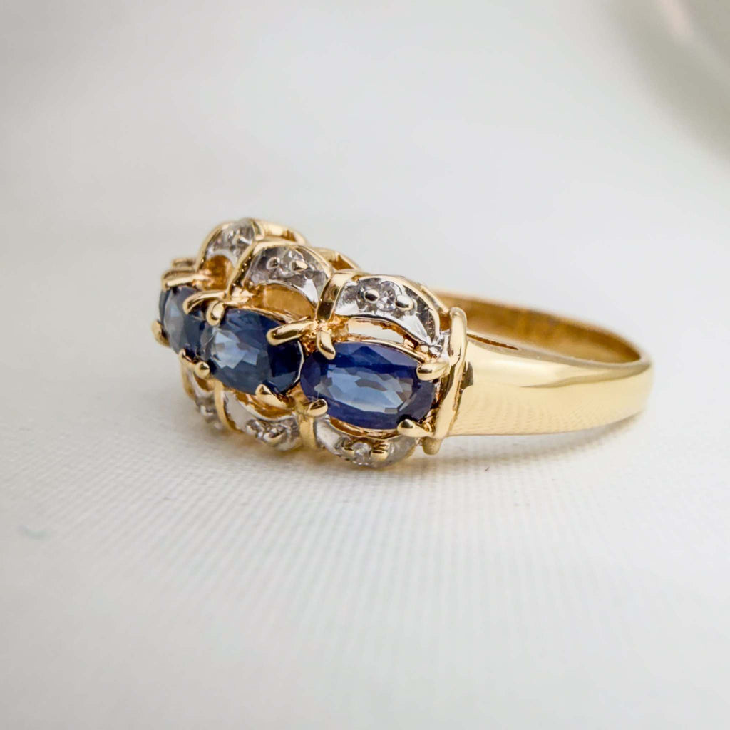 Eye-catching Blue Sapphire and VS Diamond Ring