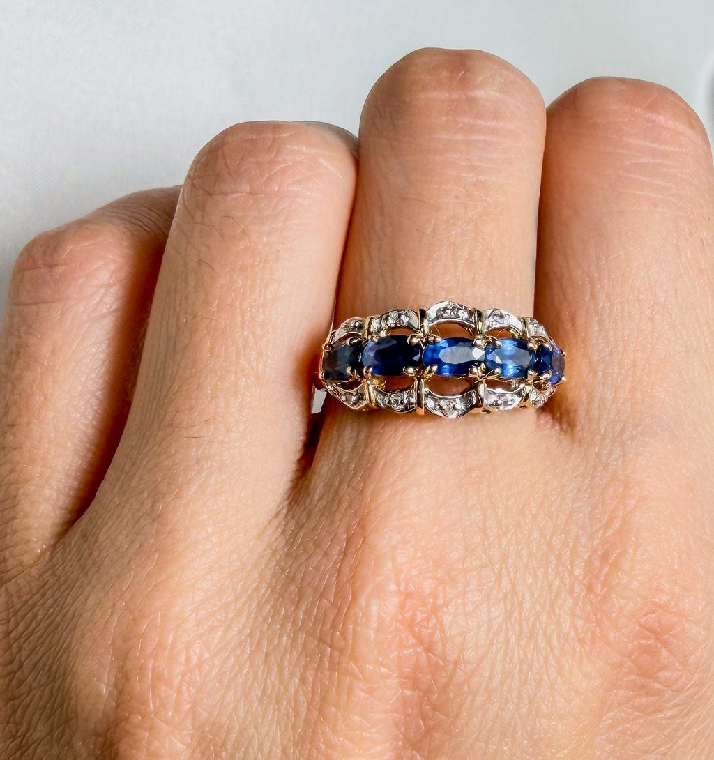 Eye-catching Blue Sapphire and VS Diamond Ring