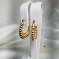 14kt yellow gold seashell-inspired hollow oval hoop earrings