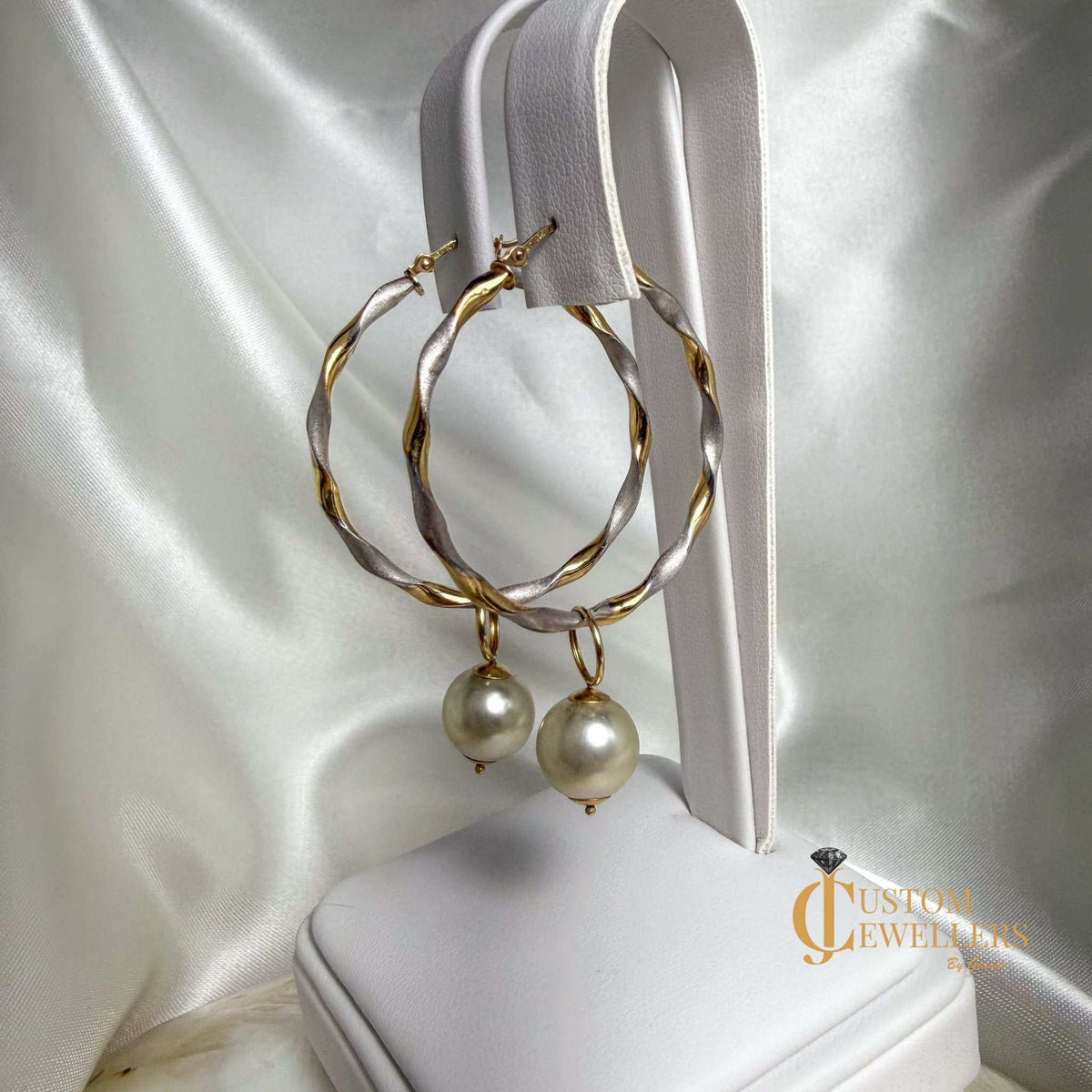 Two-tone two-textured twist hoop pearl earrings with removable synthetic pearls