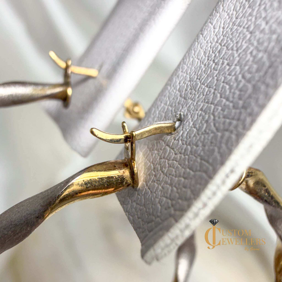 Two-tone twist hoop earrings with removable synthetic pearl drops